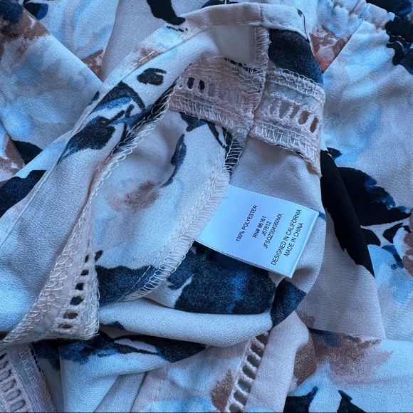 Gypsies & Moondust floral romper - Picture 11 of 11